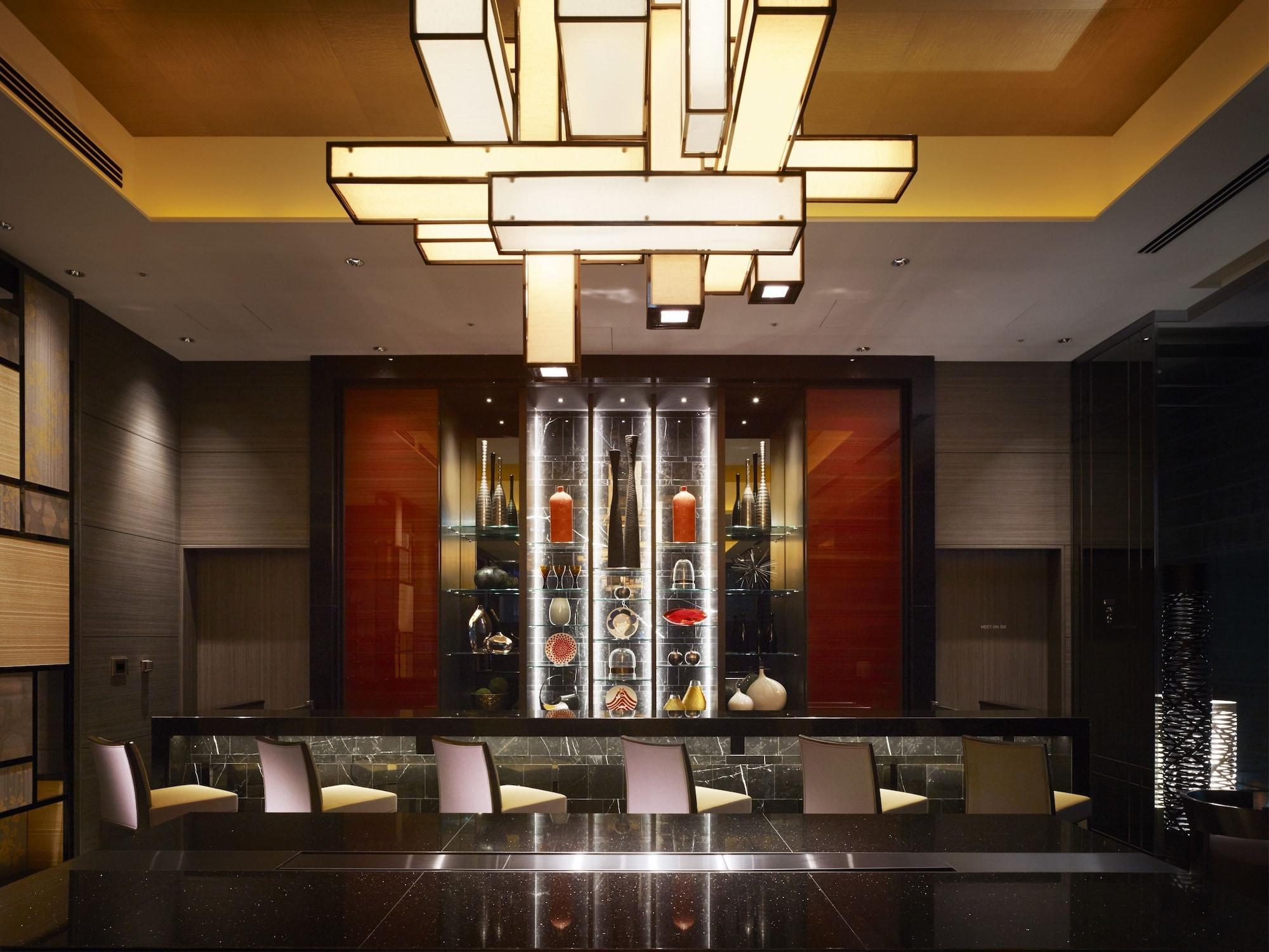 Hotel Oakwood Premier Tokio Zewnętrze zdjęcie The bar at the lobby