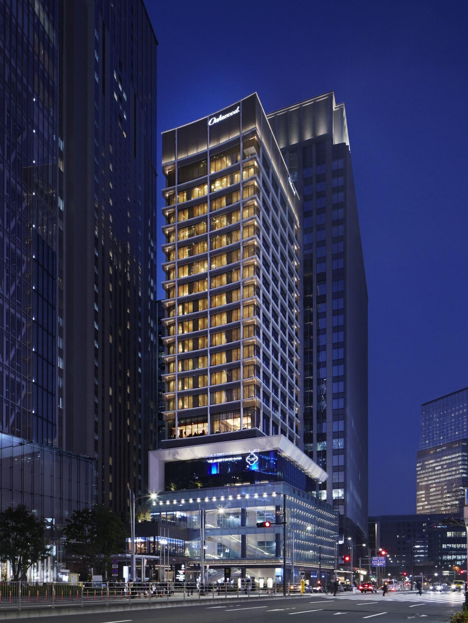 Hotel Oakwood Premier Tokio Zewnętrze zdjęcie The hotel at night