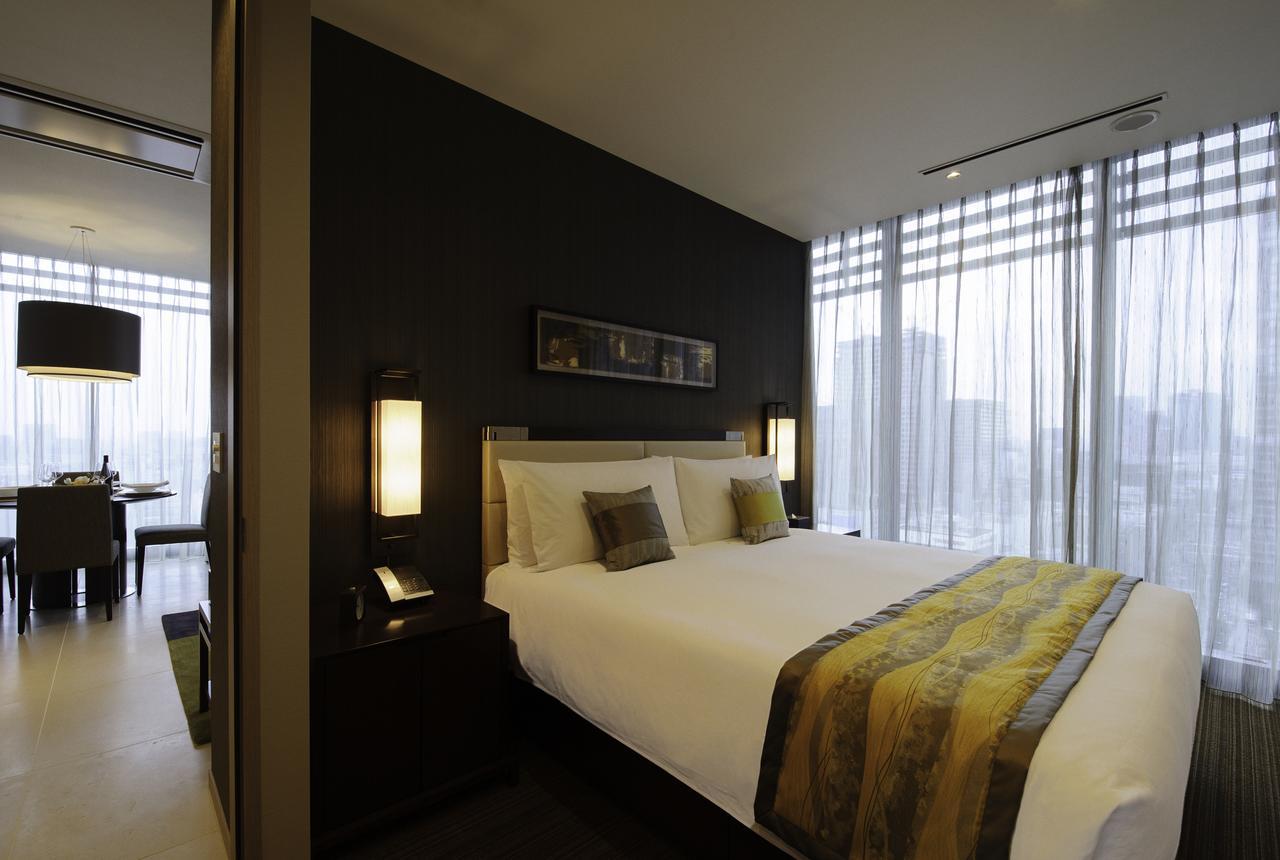Hotel Oakwood Premier Tokio Zewnętrze zdjęcie A bedroom at the Park Hyatt Hyderabad